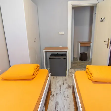 At Besiktas 2bdr With 3 Single Bed