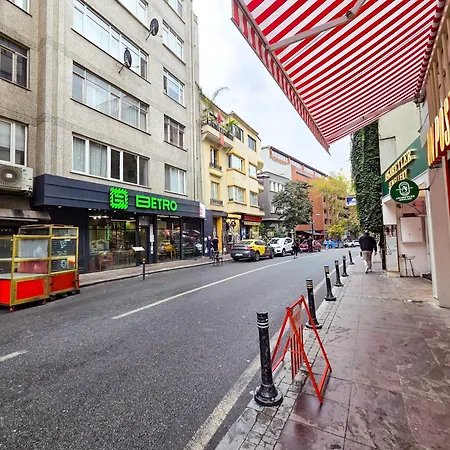 At Besiktas 2bdr With 3 Single Bed شقة