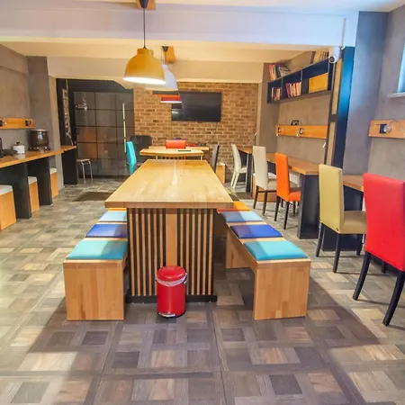 公寓 At Besiktas 2bdr With 3 Single Bed *