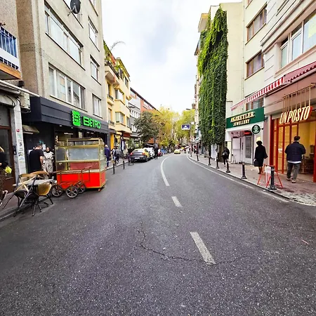 At Besiktas 2bdr With 3 Single Bed